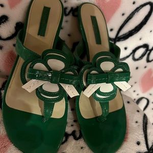 New in the box bandolingo  green  sandals size 8 super cute